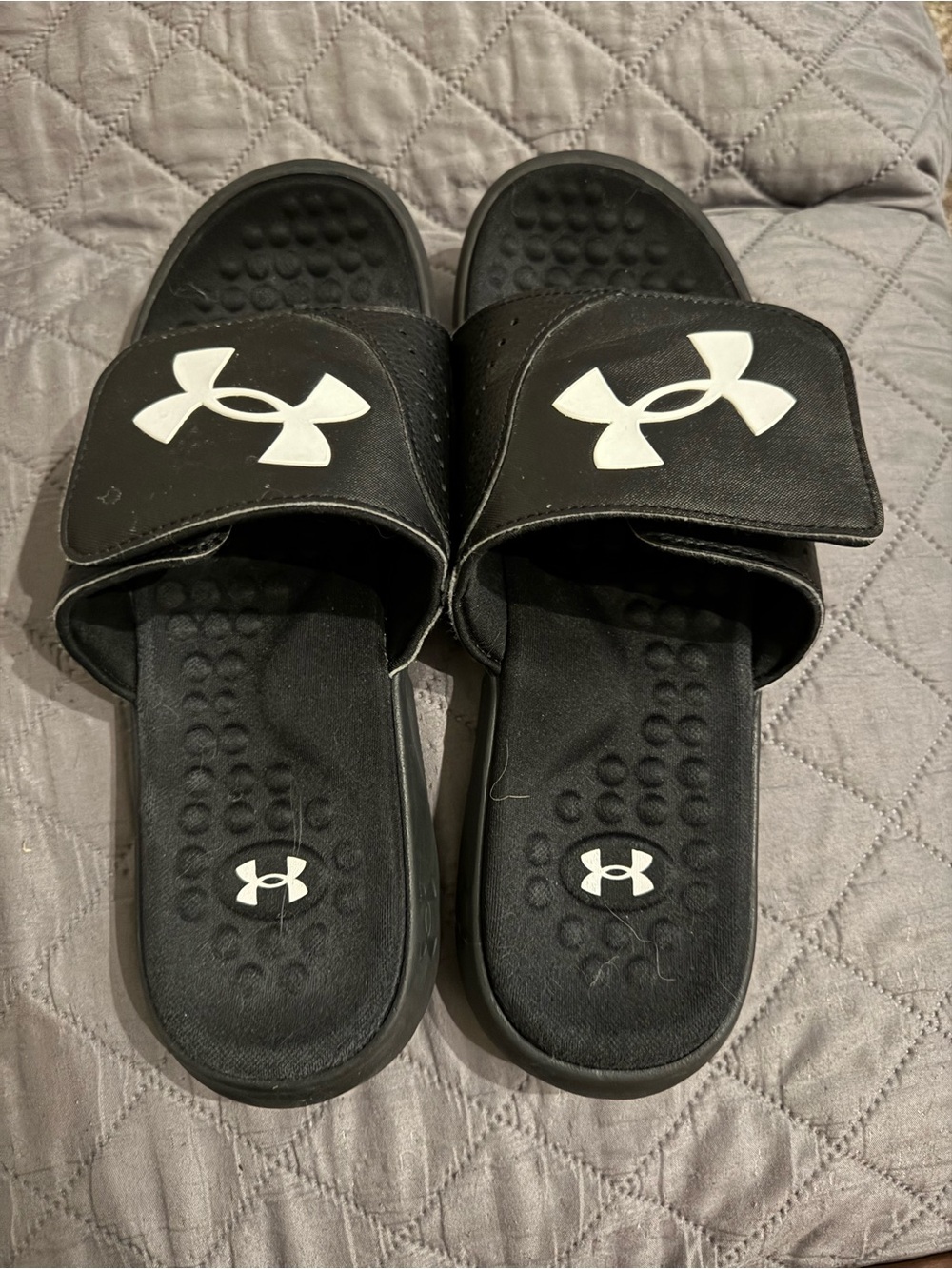 Men’s Under Armour Black Slides sz 10